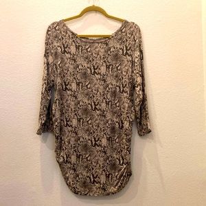 Like New Motherhood Maternity Snake Print 3/4 Sleeve Top Sz. XL